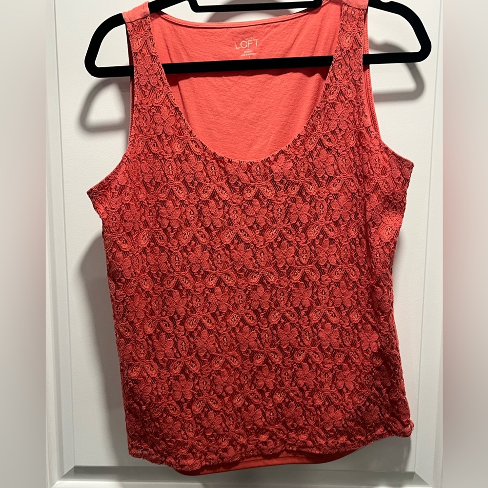 Loft coral colored women’s petite tank top in size Medium
